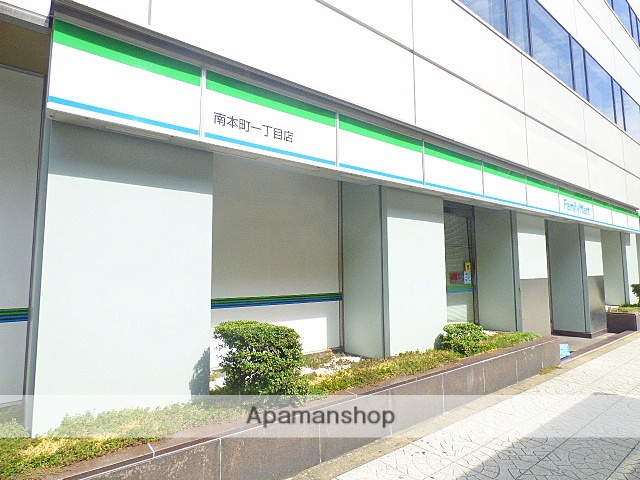 コンビニ　ファミリーマート（コンビニ）まで496m