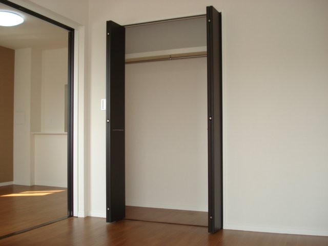 収納　南側洋室収納