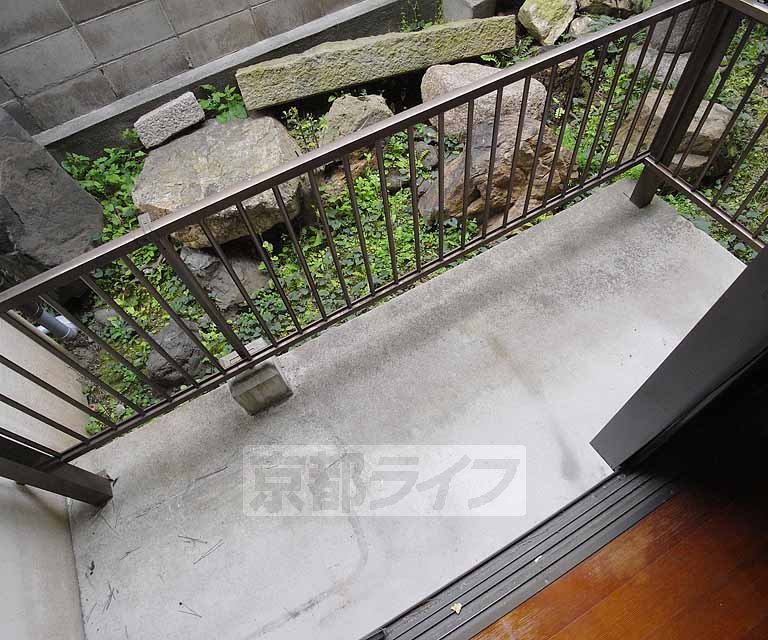 バルコニー　広々としたベランダとなっています