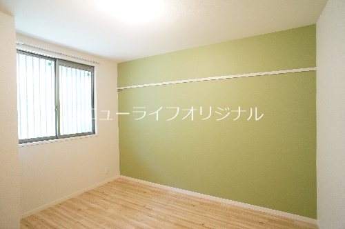 その他　アクセントクロスが特徴の北側洋室！