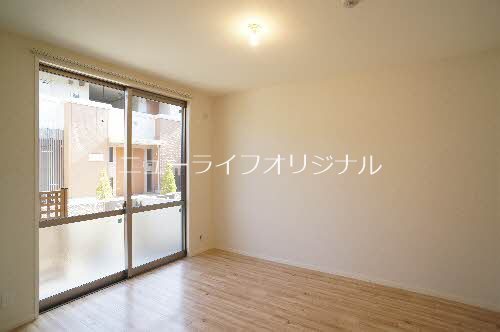 その他部屋・スペース　6.4帖洋室♪リビング続きで使い勝手の良いお部屋です♪