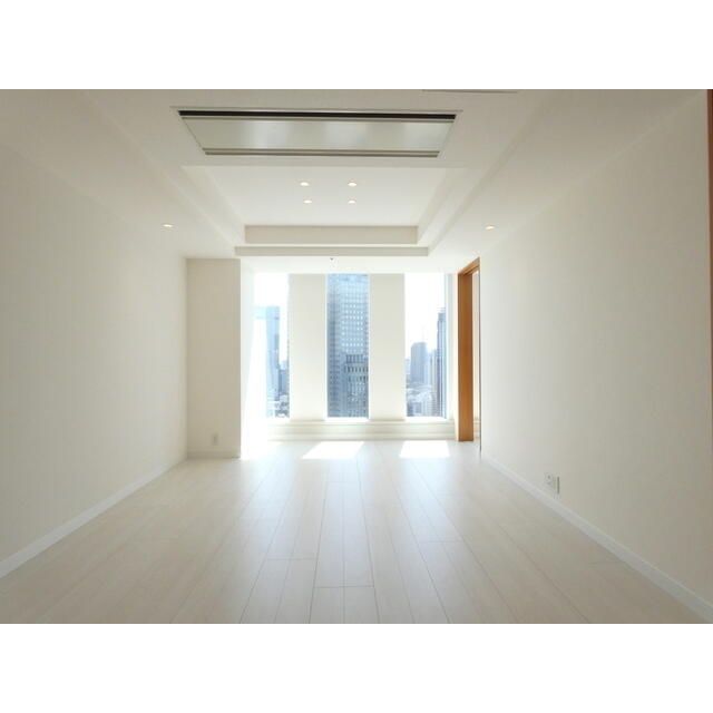 居室・リビング　こちらのリビングで趣味の時間をお楽しみください