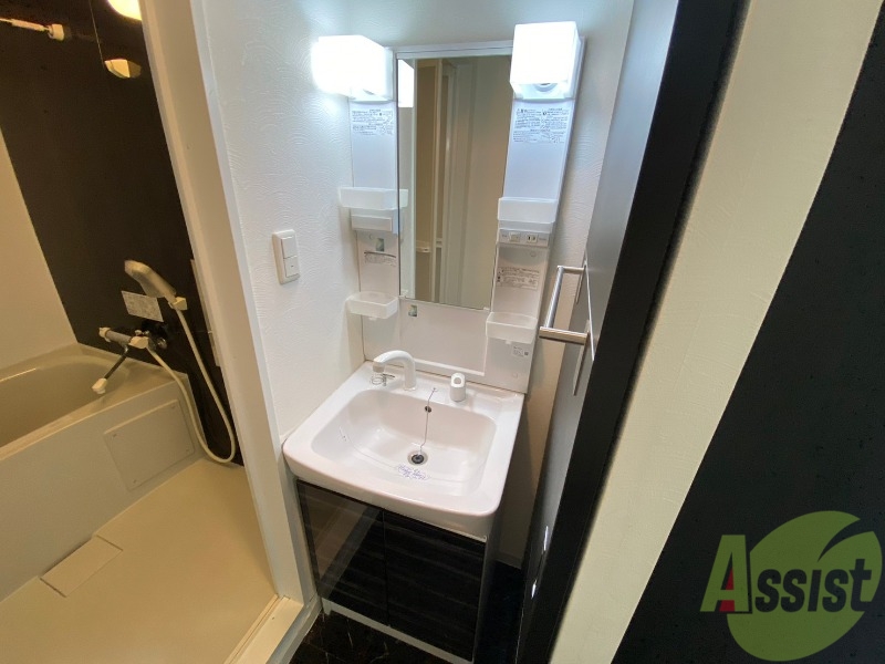 洗面設備　洗面台。身支度にはかかせないですよね～。