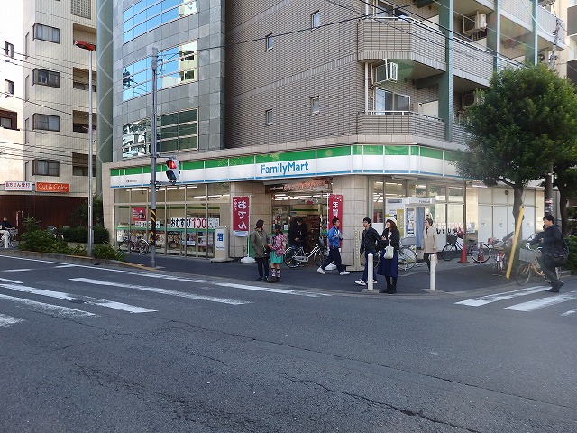 コンビニ　ファミリーマート武蔵中原駅前店（コンビニ）まで50m