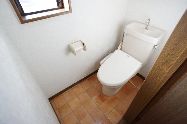 トイレ　温水洗浄便座