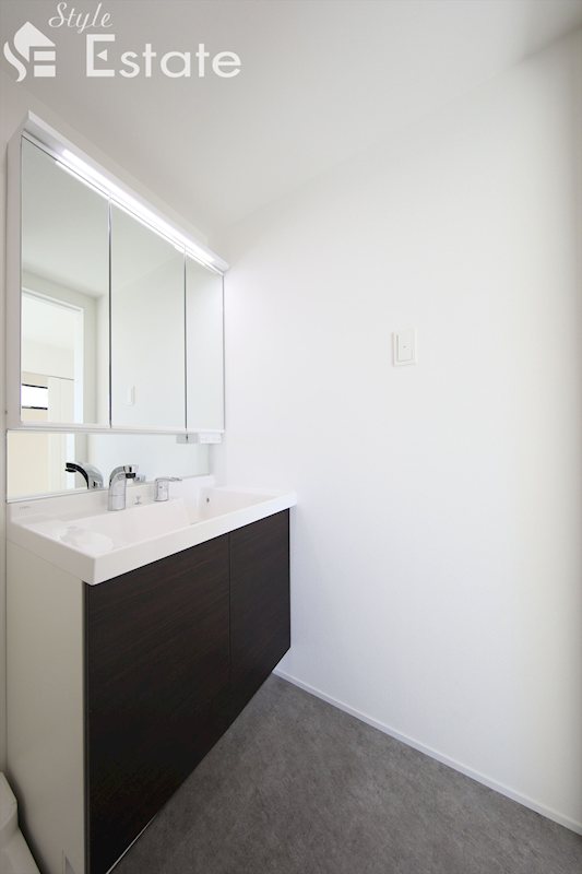 洗面設備　同仕様内装