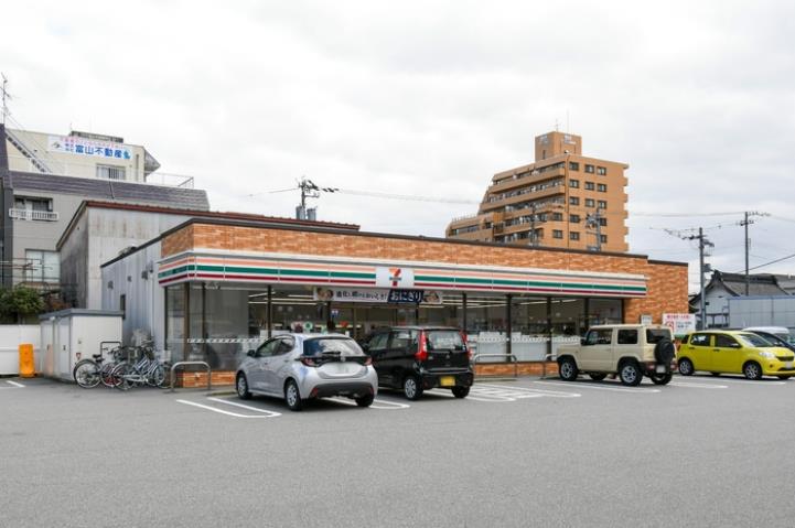 その他　セブンイレブン富山上本町店（その他）まで500m