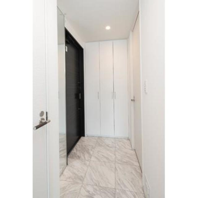 玄関　※写真は同タイプ住戸です。