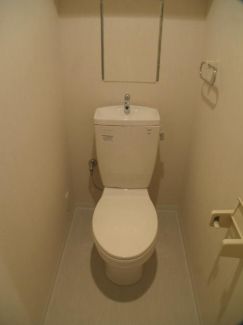 トイレ　別号室参考写真です。