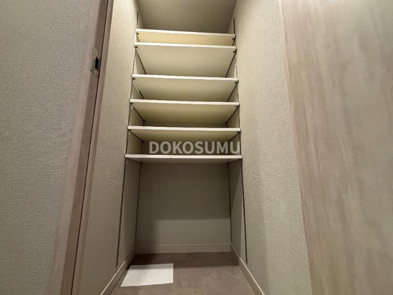 玄関　住まいの顔として相応しい、気品とゆとりのあるエントランス。