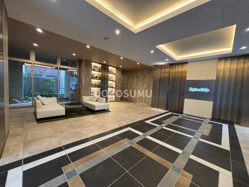 エントランス　オンからオフへ。心地よい静寂へといざなうエントランス。