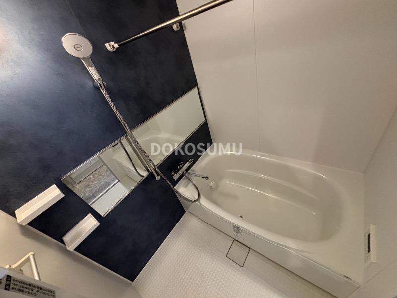 バス・シャワールーム　一日の疲れをやさしく癒やす、清潔感あふれるリラックスバス。