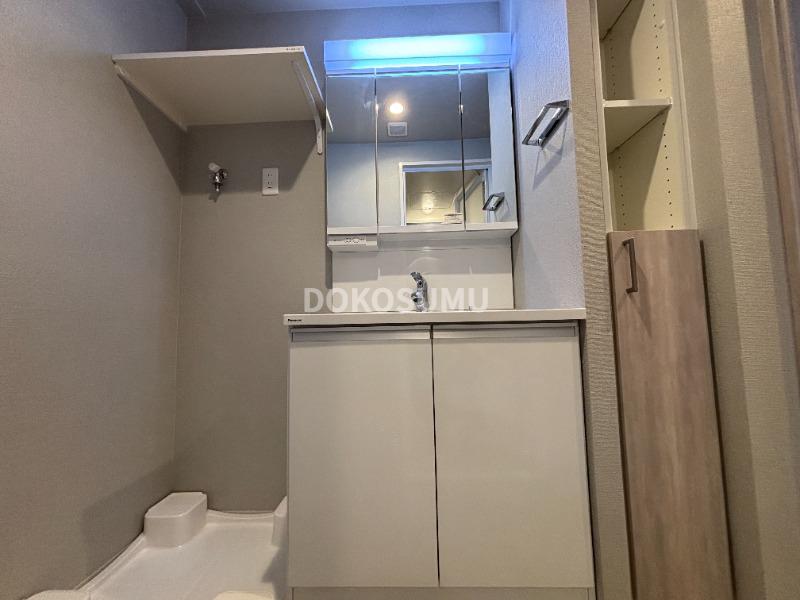 洗面設備　忙しい朝もスムーズに。使いやすさを追求した清潔な洗面空間。