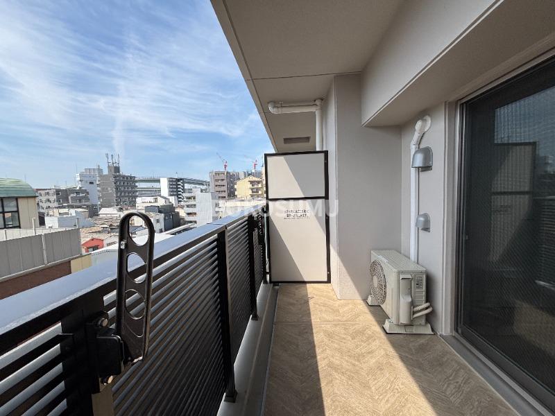 バルコニー　心地よい風と光を感じる、暮らしの楽しみが広がる場所。