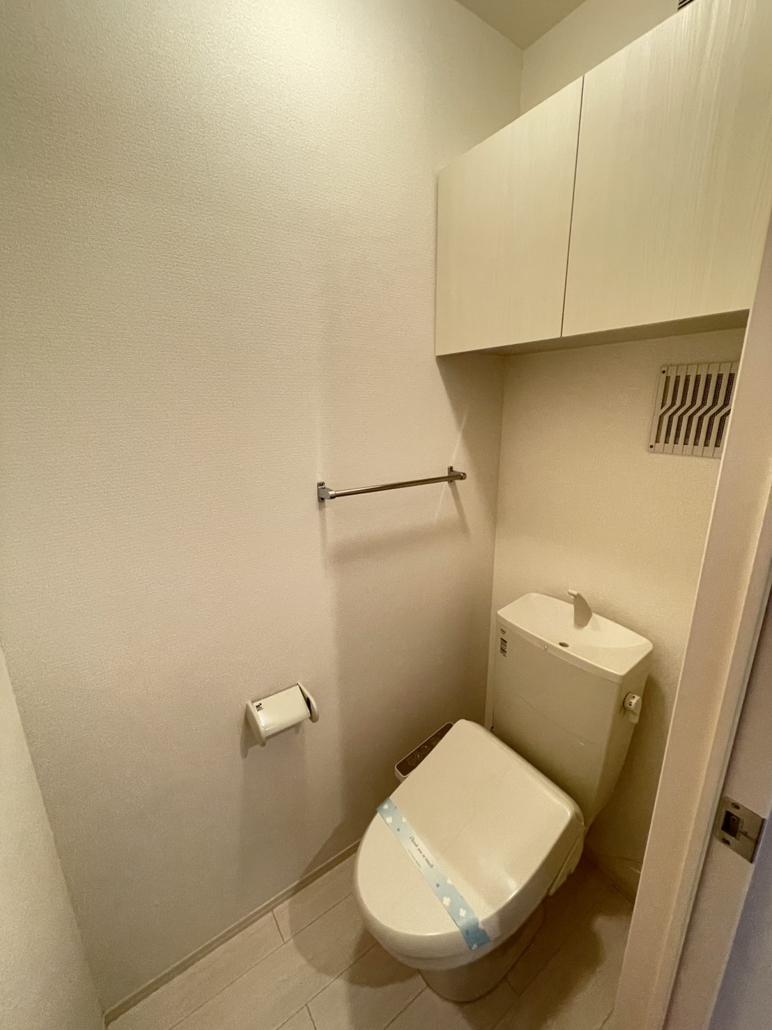 トイレ　温水洗浄暖房便座