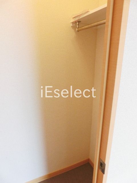 収納　収納たっぷりウォークイン