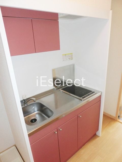 キッチン　ＩＨコンロ２口でお料理も楽しめる。