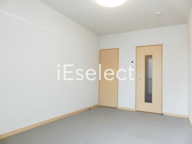 居室・リビング　６帖の洋室になります。