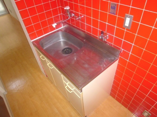 キッチン　壁付けキッチンでスペースを最大限有効活用できます！