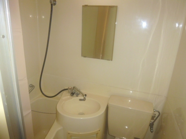 洗面設備　浴室内に洗面台付き！