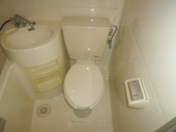 トイレ　浴室内にトイレがあります☆