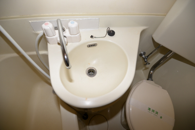 洗面設備　ゆったりとスペースのある洗面所