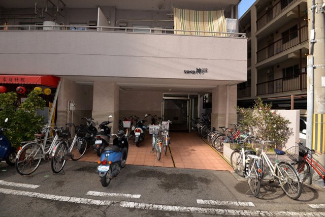 エントランス　落ち着いたエントランスです