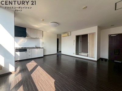 居室・リビング　15帖の日当たり良好な広々としたLDKです。