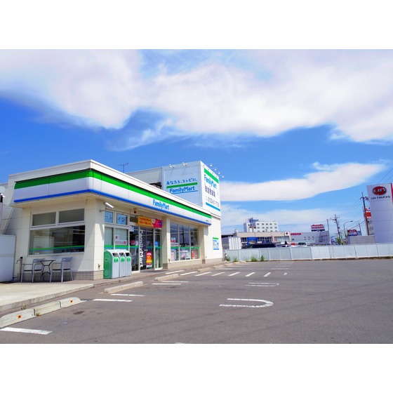 コンビニ　ファミリーマート長野東和田店（コンビニ）まで553m