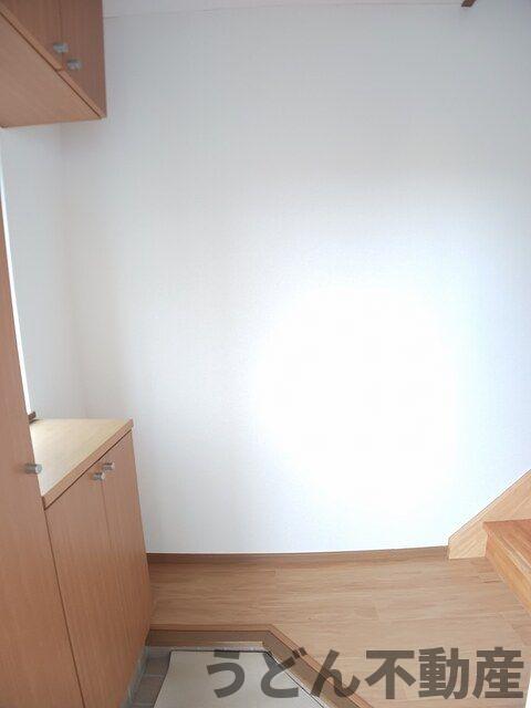 玄関　うどん県のお部屋探しはうどん不動産へ うどんちゃんとLINE
