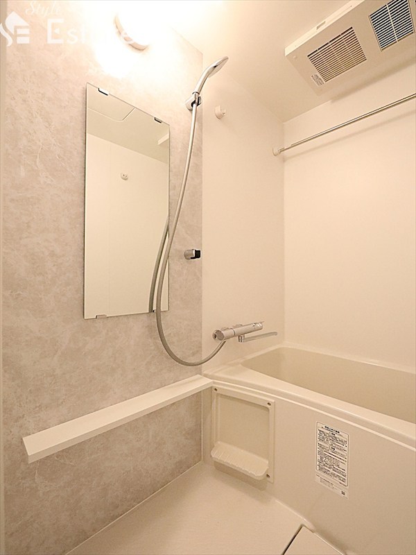 バス・シャワールーム　バスルーム