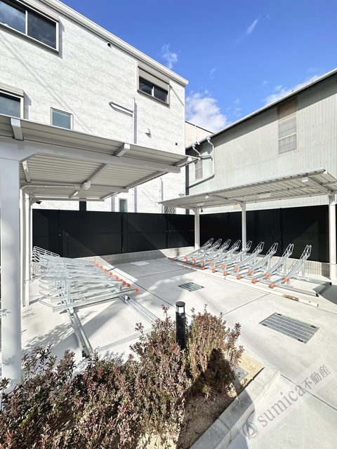 その他共有部分　駐輪場は屋根付きで完備