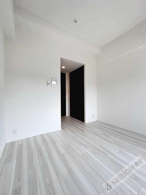 その他部屋・スペース　ホワイトベースの内装で明るいお部屋です。