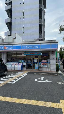 コンビニ　ローソン（コンビニ）まで746m