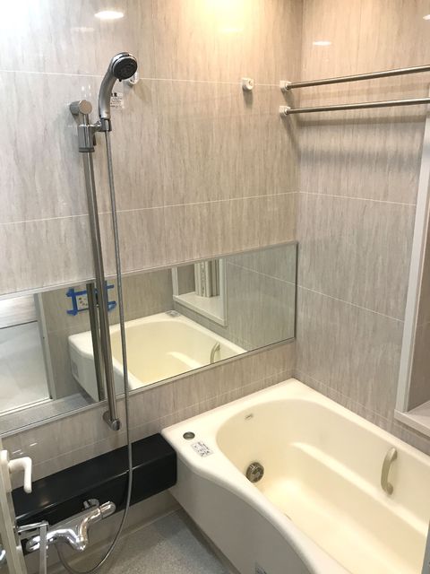 バス・シャワールーム　浴室乾燥機、追焚機能