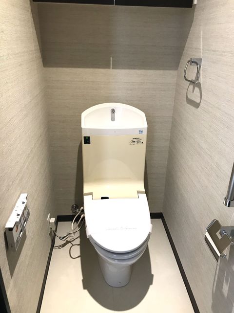 トイレ　温水洗浄便座