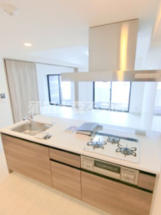 キッチン　3口ガスグリル付システムキッチン