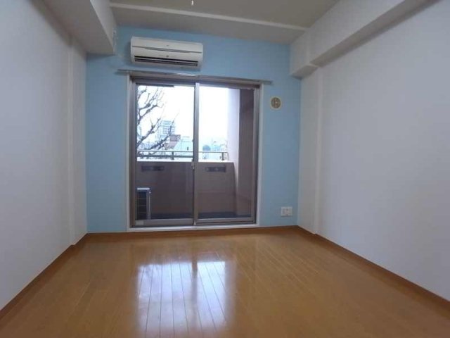 居室・リビング　明るい洋室です