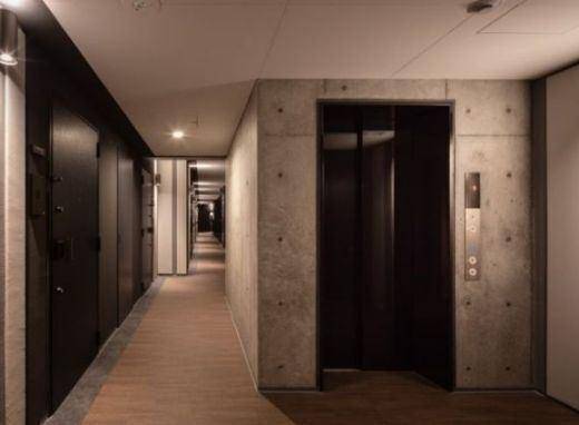 ロビー　エレベーター付き