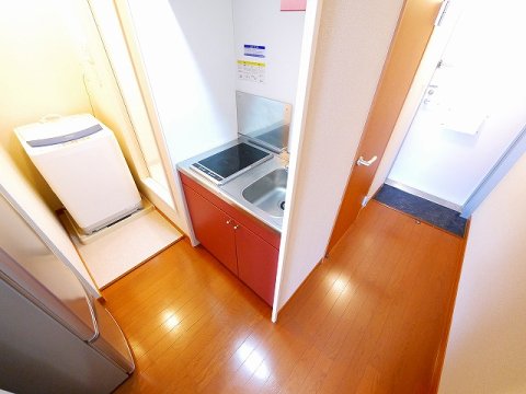 キッチン　コンパクトなキッチンで掃除もラクラク