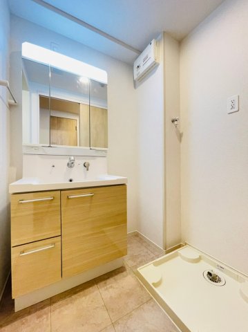 洗面設備　同マンション別部屋　参考写真