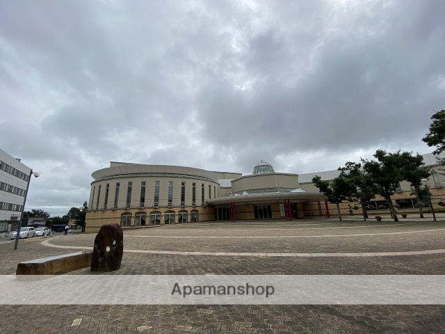 図書館　図書館・芸術文化ホール（図書館）まで764m