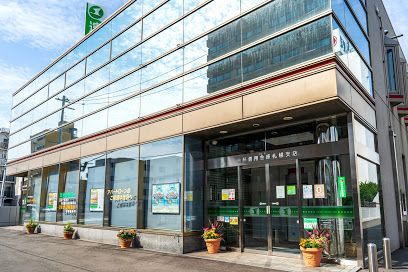 銀行　遠軽信用金庫札幌支店（銀行）まで352m