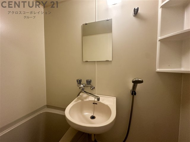 洗面設備　浴室内に洗面台付き！
