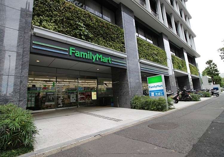 コンビニ　ファミリーマート 港南一丁目店（コンビニ）まで121m