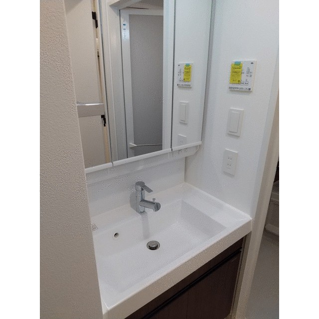 洗面設備　写真は同タイプ間取りの別室です。現況有姿となりますので、ご容