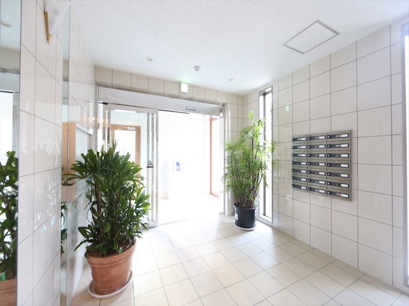 エントランス　エントランス　オートロック付