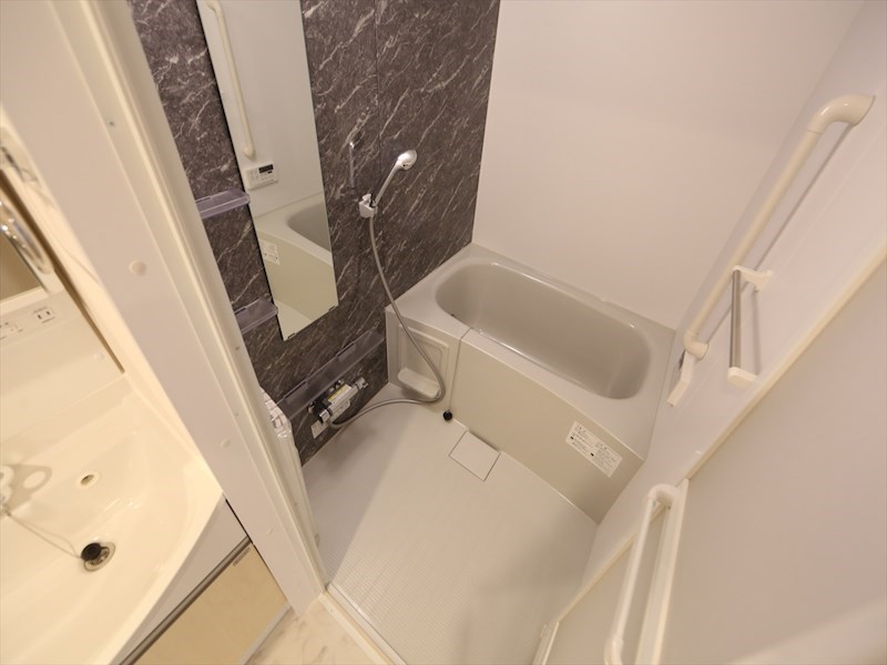 バス・シャワールーム　浴室暖房乾燥機付　追い焚き・オートバス機能付お風呂