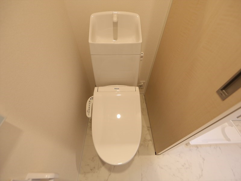 トイレ　温水洗浄暖房便座付トイレ