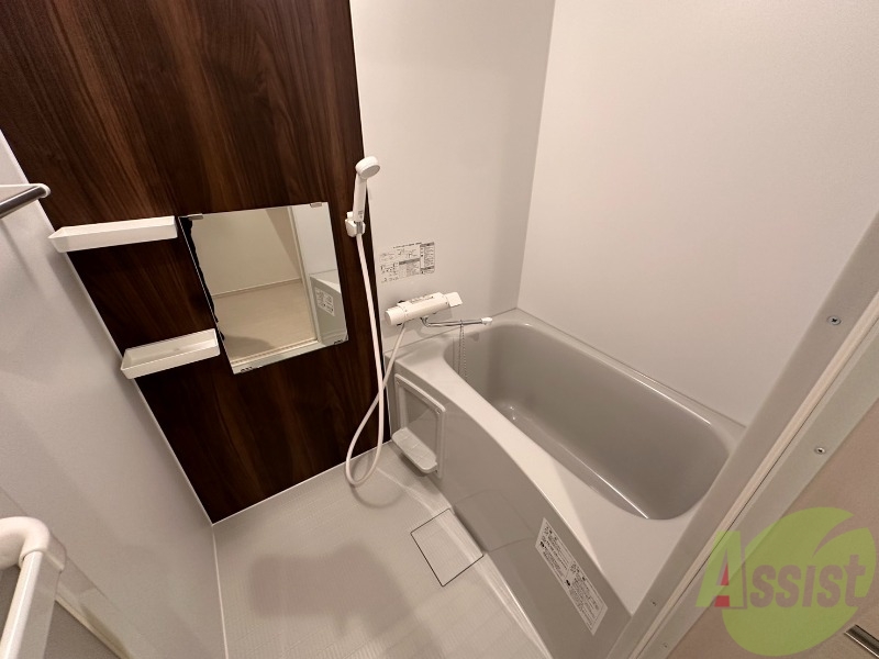 バス・シャワールーム　浴室は追い焚き機能があります。一日の疲れを癒しましょう。